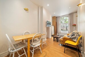 Interior - 2-Bedroom Apartment in Vibrant Shoreditch (London)
