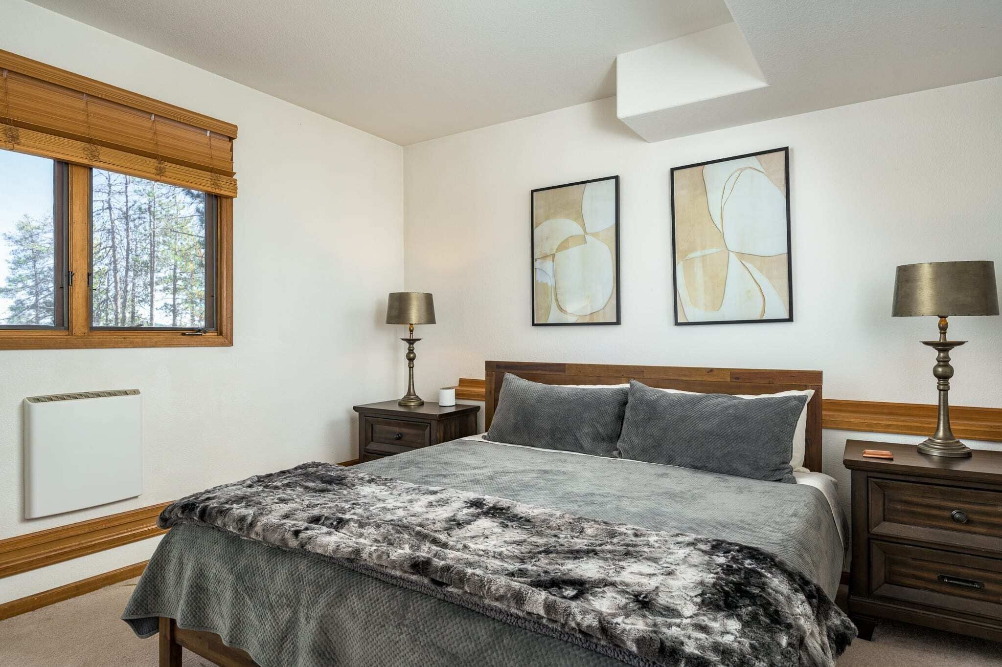 2 habitaciones, tabla de planchar con plancha, wifi y ropa de cama 