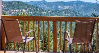 Mountain View Apartment Near Downtown & Hiking