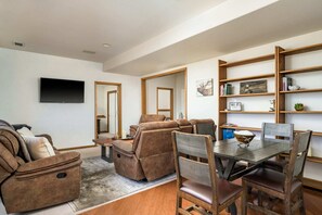 TV, fireplace, offices