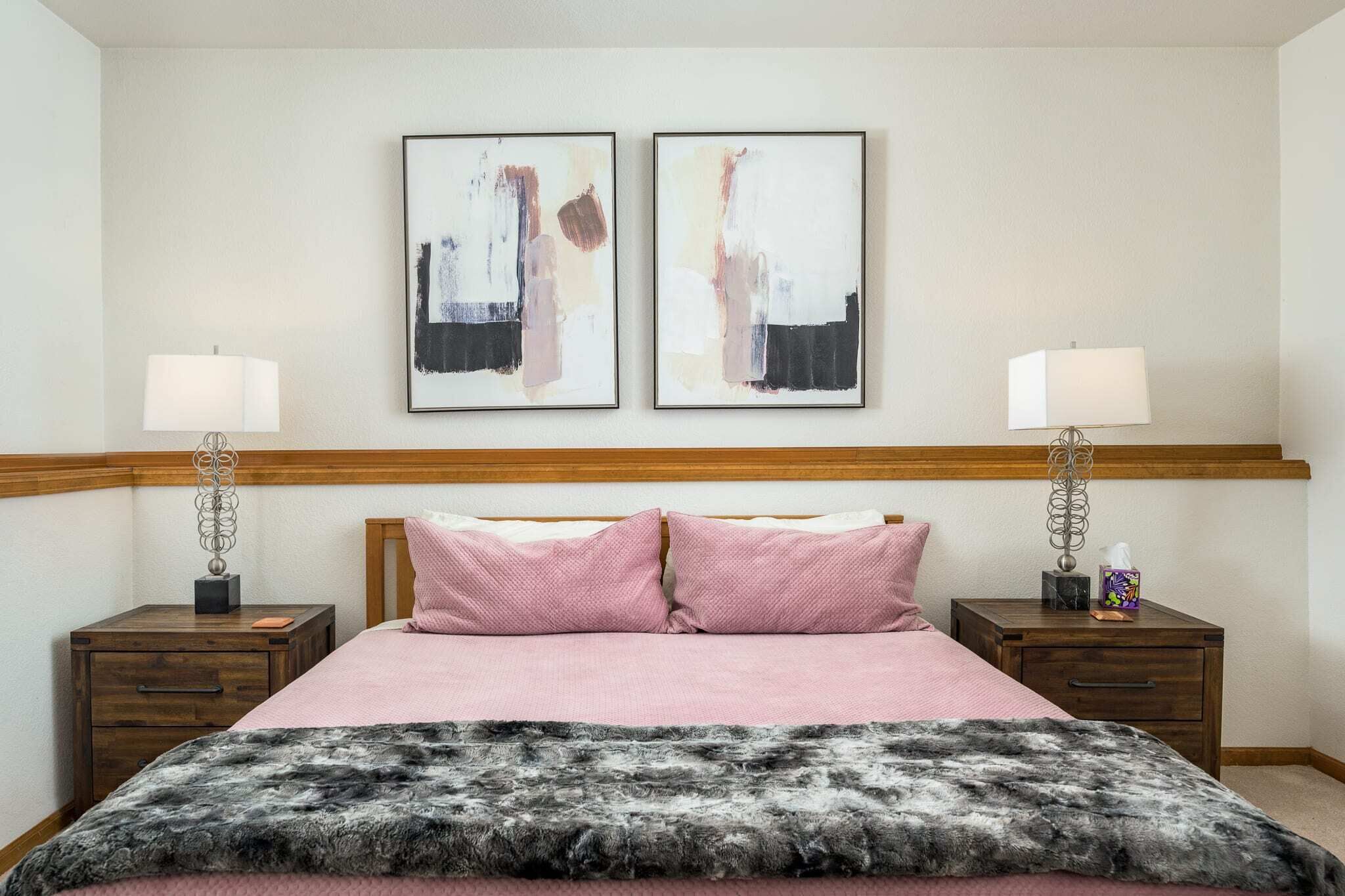 2 bedrooms, iron/ironing board, WiFi, bed sheets