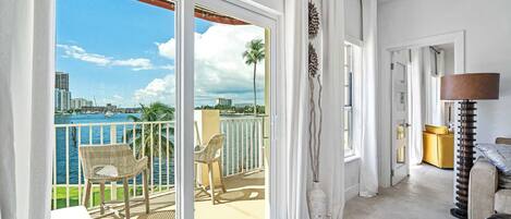 Téléviseur, bureau