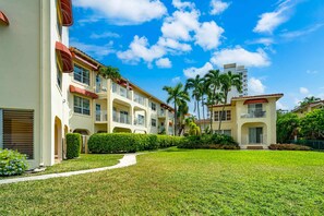 Exterior - Walk to Ft Lauderdale beach - Water Views & Pool (Fort Lauderdale)