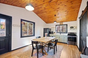 雪櫃、微波爐、焗爐、爐具