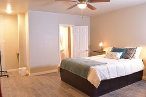 Classic Room | Down comforters, individually decorated, individually furnished, desk - Chayo's Departamentos (Ensenada)