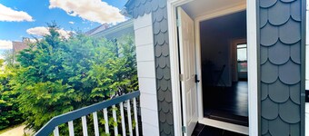 Beautiful house//self check in//7 mins to YEG Airport//Nature walk🌴