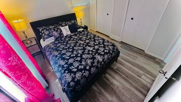 2 bedrooms, desk, iron/ironing board, free WiFi
