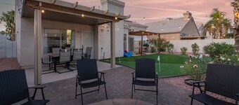 8BR 5BA SuperHero Retreat-King Beds, BBQ, Hammock, Firepit, MiniGolf, WorkSpace