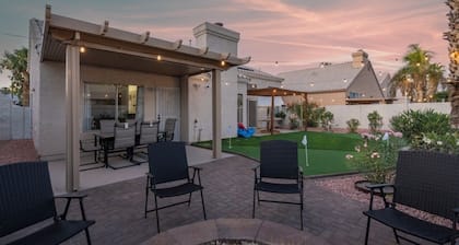 8BR 5BA SuperHero Retreat-King Beds, BBQ, Hammock, Firepit, MiniGolf, WorkSpace