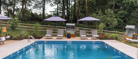 Piscine extérieure en saison