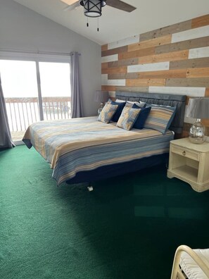 4 habitaciones, escritorio y ropa de cama 