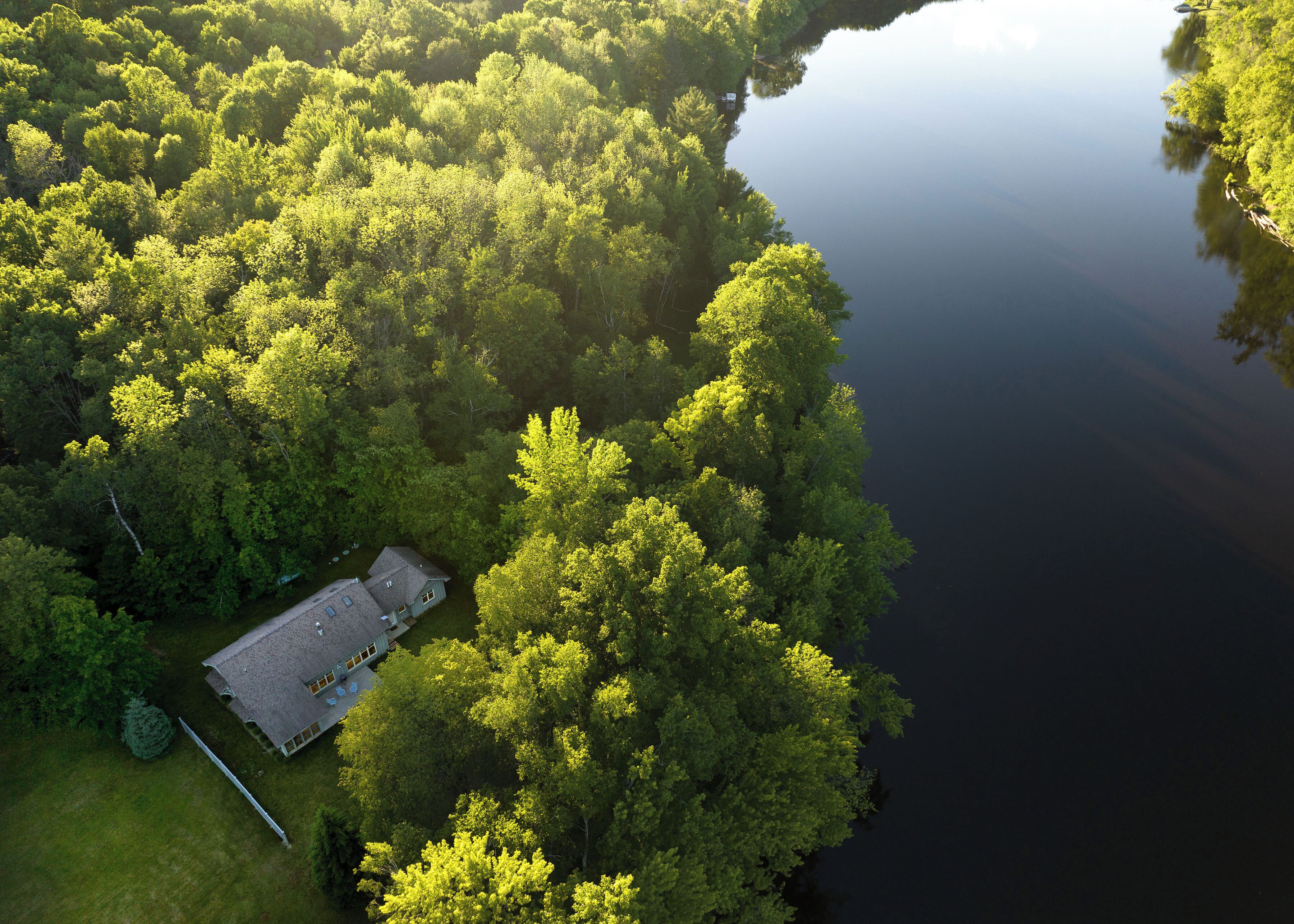 Luxury Riverside Cottage with Kayaks