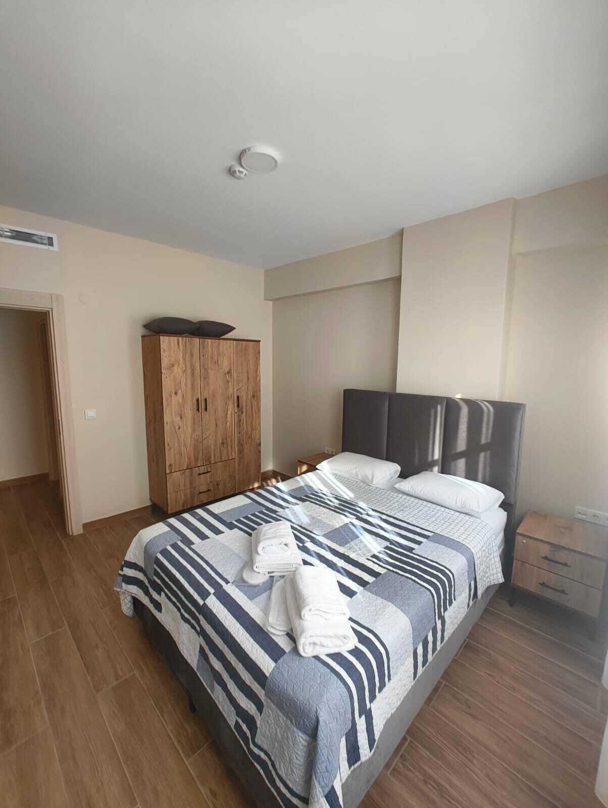 Luksussuite, 1 soverom | 1 soverom, safe på rommet, skrivebord og skrivebord for bærbar PC