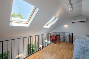 1 slaapkamer, een strijkplank/strijkijzer, wifi, beddengoed