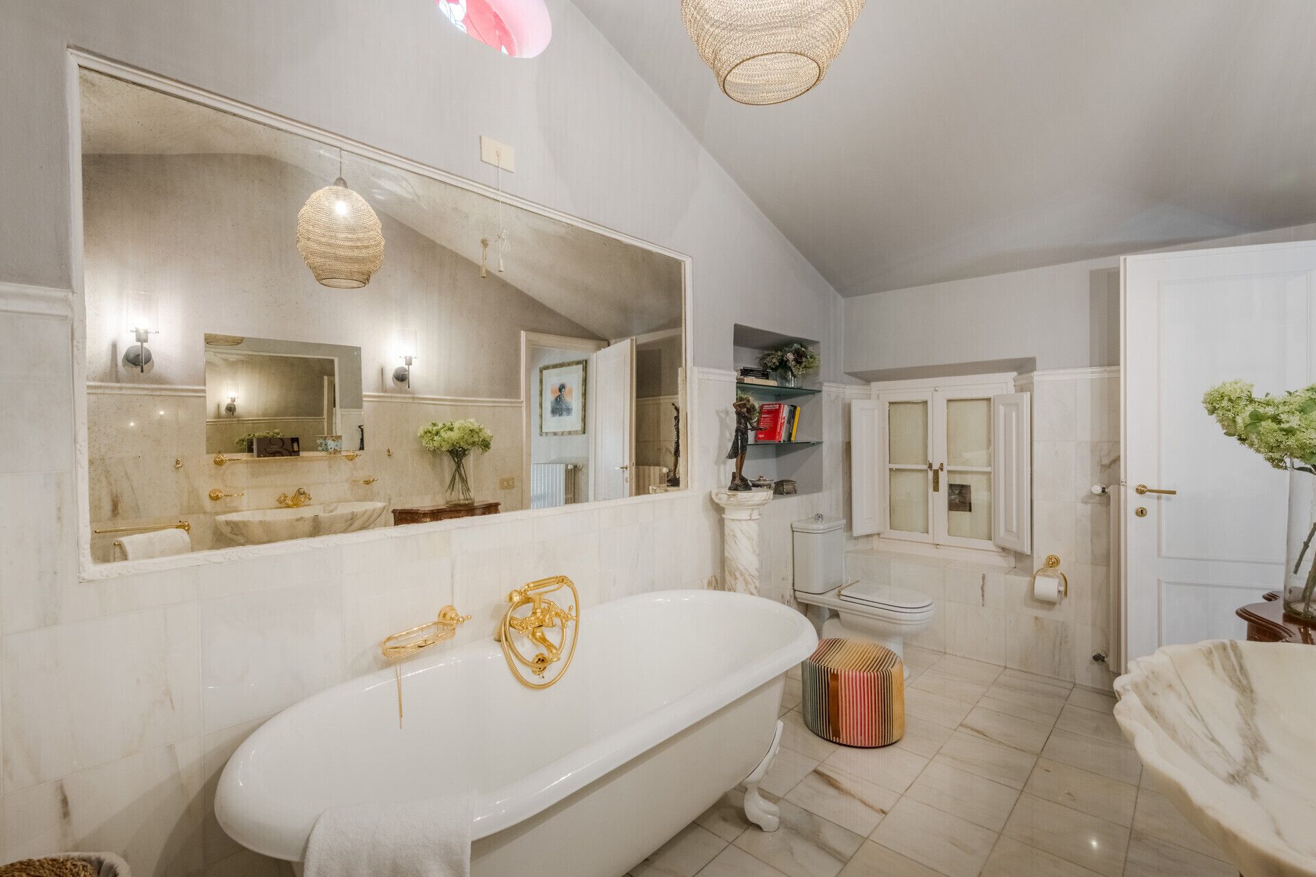 Dusj, hårføner, bidé og håndklær