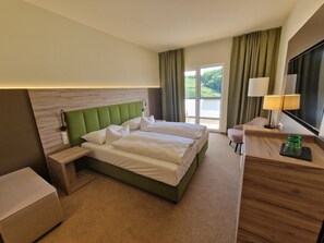 In-room safe, desk, laptop workspace, free WiFi - Genusshotel PuchasPlus Kukmirn (Kukmirn)