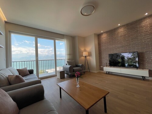 Lakeside Villa with Breathtaking Views