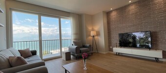 Lakeside Villa with Breathtaking Views