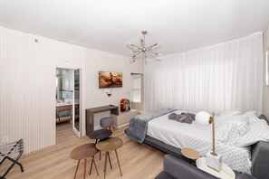 1 bedroom, iron/ironing board, WiFi, bed sheets - Large 1 bedroom Full Kitchen South of Fifth (MIAMI BEACH)