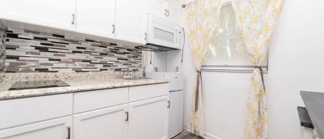 ثلاجة، ميكروويف، فرن، موقد طهي مسطح