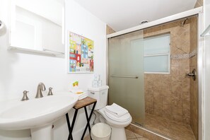 Hair dryer, towels - Family 1 bedroom full kitchen double bed (MIAMI BEACH)