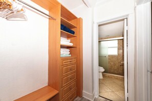 ヘアドライヤー、タオル