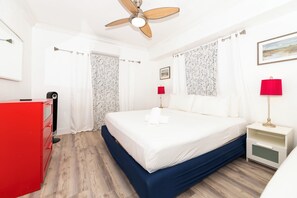 1 habitación, tabla de planchar con plancha, wifi y ropa de cama 