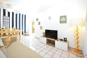 テレビ、書斎 / ワークスペース