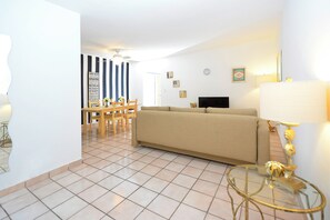 テレビ、書斎 / ワークスペース