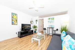 TV, offices - Cozy 1 bedroom next to Ocean drive Parking Availabke (MIAMI BEACH)