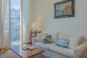 Apartment, Lake View | Living room | 32-inch TV with digital channels - Casa Cavour Bellagio by Wonderful Italy (Bellagio)