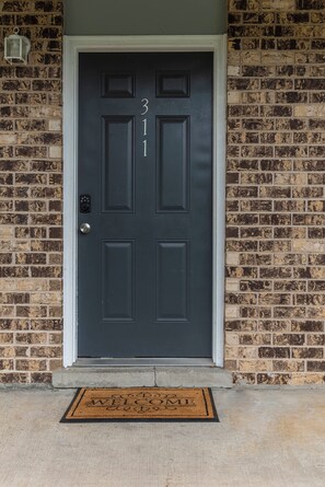 Exterior detail - Gulf - Charming 2Br Lake Front Apartment (Gulfport)