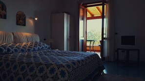 6 bedrooms, desk, iron/ironing board, WiFi - Villa Elisa - Mediterranean Oasis (Vulcano Porto)