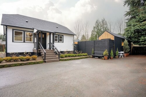 Camas Lakehouse with Tiny Home
