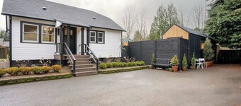 Camas Lakehouse with Tiny Home