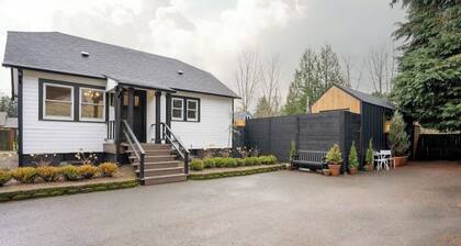 Camas Lakehouse with Tiny Home