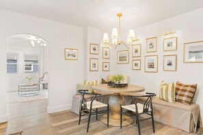 Interior - Camas Lakehouse with Tiny Home (Camas)