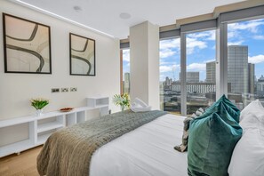 View from property - Modern 1 Bedroom Apartment in Stratford (London)