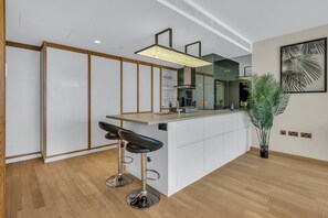 Apartment, 1 Bedroom, Non Smoking, Kitchenette | Private kitchen | Fridge, microwave, dishwasher, electric kettle - Modern 1 Bedroom Apartment in Stratford (London)