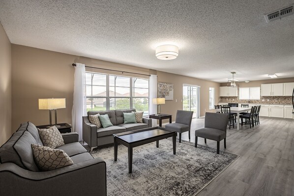 TV - Disney Area 4 BR Villa | Private Pool, WIFI (Davenport)