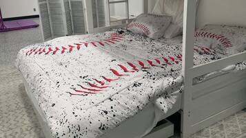 5 Schlafzimmer, Reisekinderbett, kostenloses WLAN, Bettwäsche