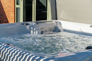 Baignoire à remous extérieure