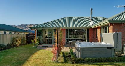 Fenwick - Cromwell Holiday Home