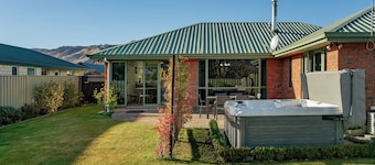 Fenwick - Cromwell Holiday Home