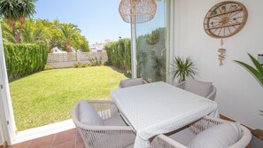 Outdoor dining - Los Pelicanos apt 2.103 (Manilva)