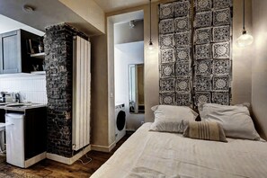 Internet, bed sheets - 384 Suite Ruben - Charming Apartment in Paris (Paris 18 Buttes-Montmartre)
