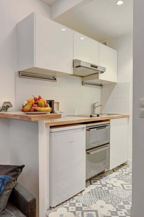 Fridge, microwave, oven, dishwasher