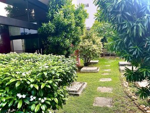 المنطقة المحيطة بالمنشأة