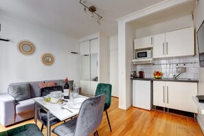 Fridge, microwave, coffee/tea maker, toaster