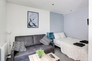 Strykjärn/strykbräda, wi-fi och sängkläder